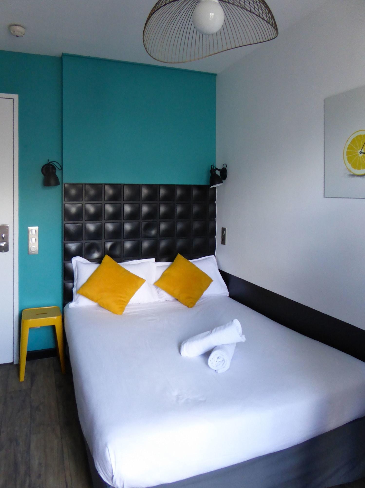 Arty Porte De Versailles By River Hostel *